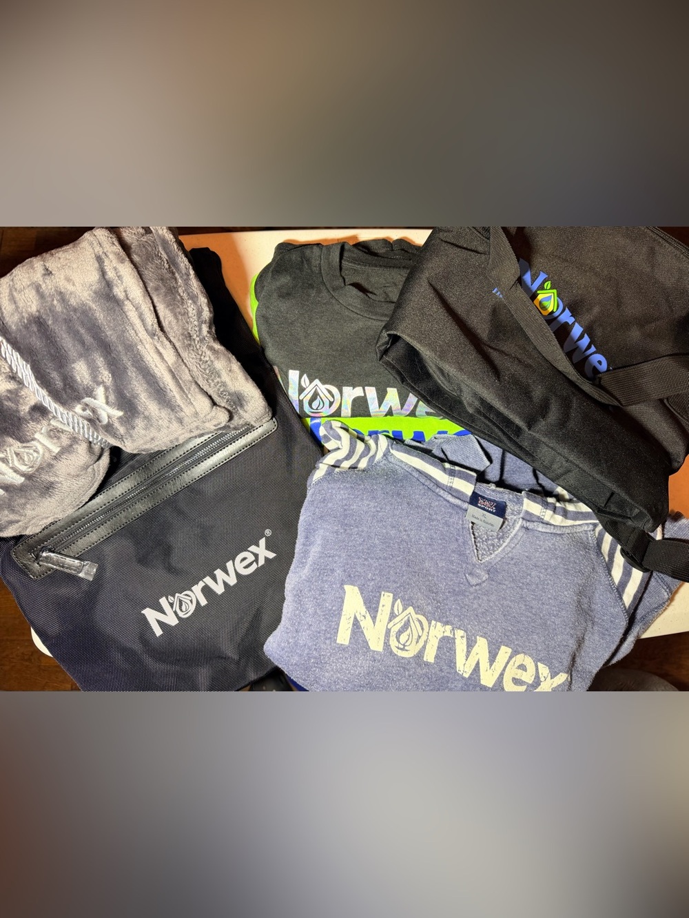 Norwex Apparel & mop Tote Set in Black, Navy, Gray